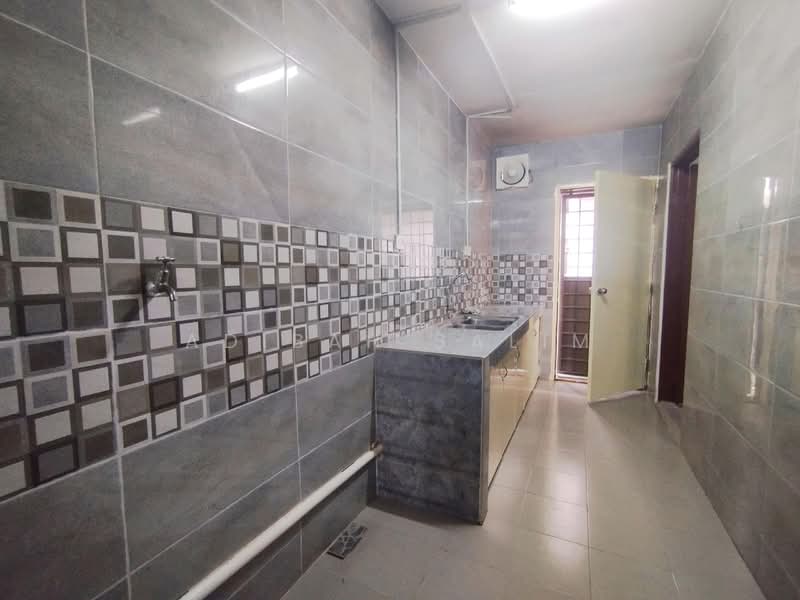 Rumah Teres untuk Dijual di Bandar Kinrara Seksyen 5 (Bandar Kinrara) - Adibah Salim - Kitchen - PropertyGuru.com.my