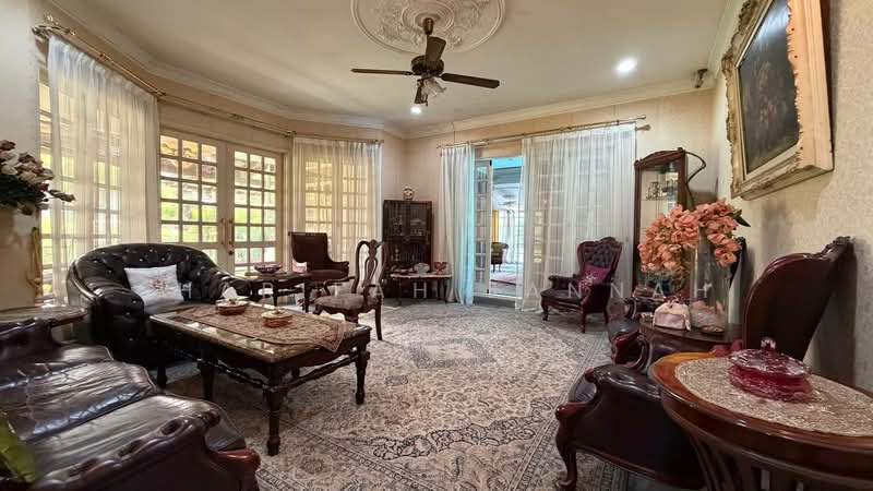 Rumah Banglo untuk Dijual di Country Heights (Kajang) - Sharifah Jannah - Living Room - PropertyGuru.com.my