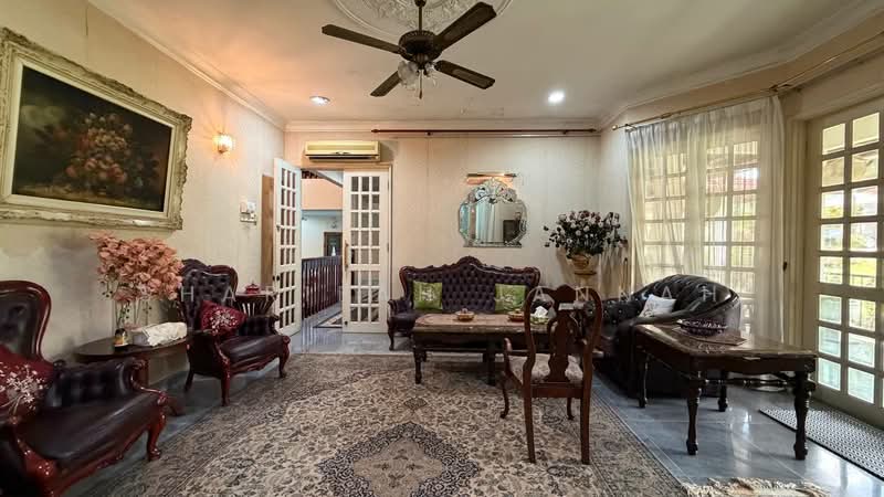 Rumah Banglo untuk Dijual di Country Heights (Kajang) - Sharifah Jannah - Living Room - PropertyGuru.com.my
