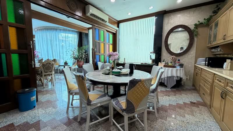 Rumah Banglo untuk Dijual di Country Heights (Kajang) - Sharifah Jannah - Dining Room - PropertyGuru.com.my