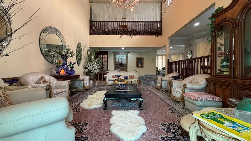 Rumah Banglo untuk Dijual di Country Heights (Kajang) - Sharifah Jannah - Living Room - PropertyGuru.com.my