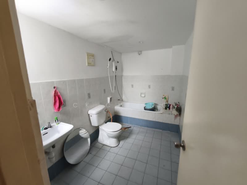 Kondominium untuk Dijual di Ridzuan Condominium - CK Chieng - Bathroom - PropertyGuru.com.my