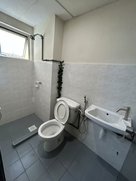 Pangsapuri untuk Dijual di Cheria Heights Condo / Apartments - Elynn Ooi - Bathroom - PropertyGuru.com.my