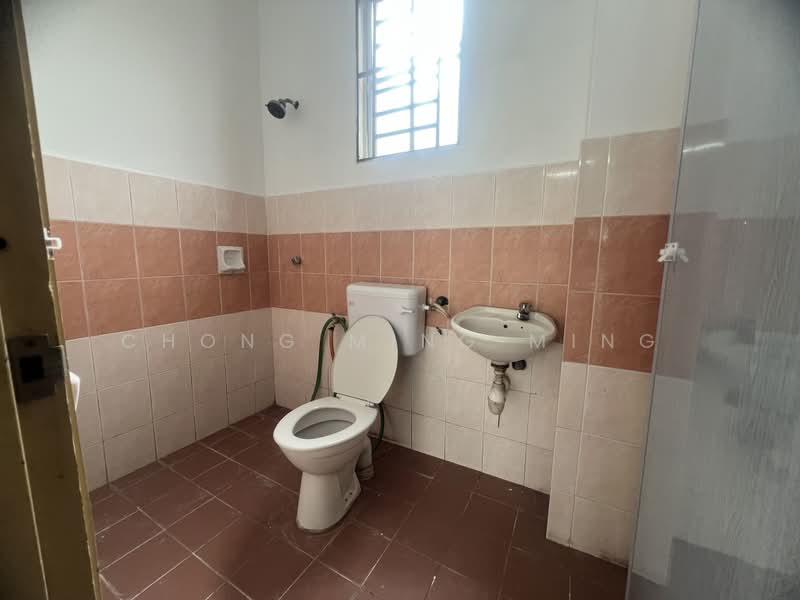 Rumah Teres 2-Tingkat untuk Dijual di Bandar Tasik Kesuma (Beranang) - Chong Ming Ming - Bathroom - PropertyGuru.com.my