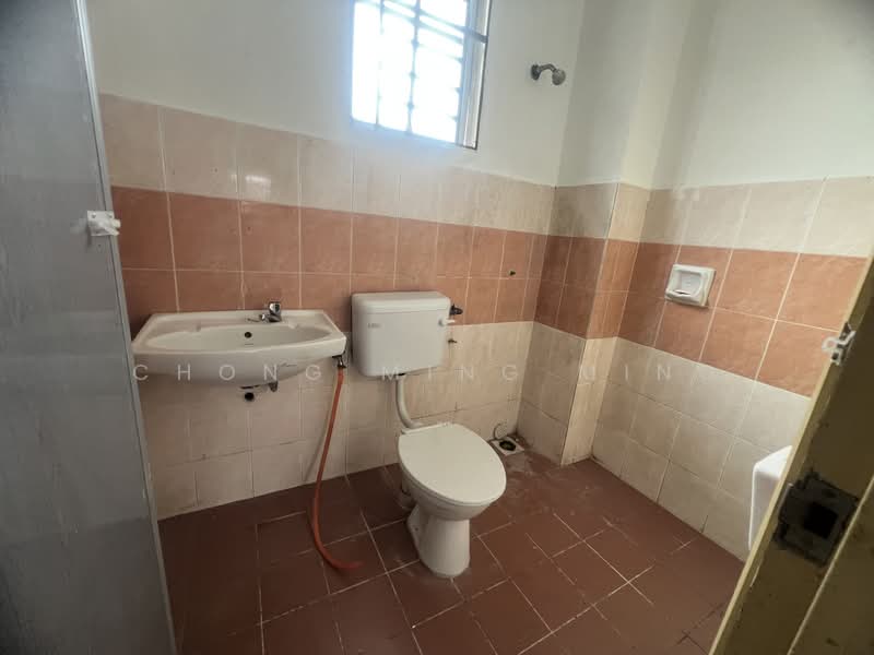 Rumah Teres 2-Tingkat untuk Dijual di Bandar Tasik Kesuma (Beranang) - Chong Ming Ming - Bathroom - PropertyGuru.com.my