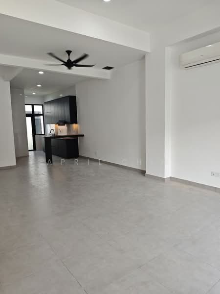 Rumah Teres 2 Tingkat untuk Disewa di Taman Mount Austin (Tebrau) - April Chin - Kitchen - PropertyGuru.com.my
