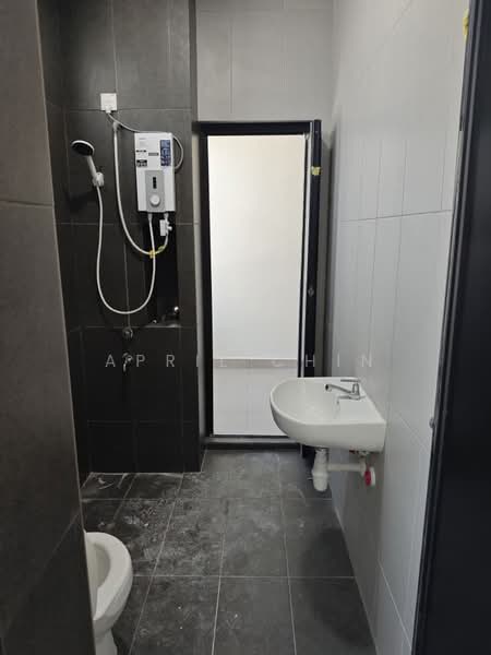 Rumah Teres 2 Tingkat untuk Disewa di Taman Mount Austin (Tebrau) - April Chin - Bathroom - PropertyGuru.com.my
