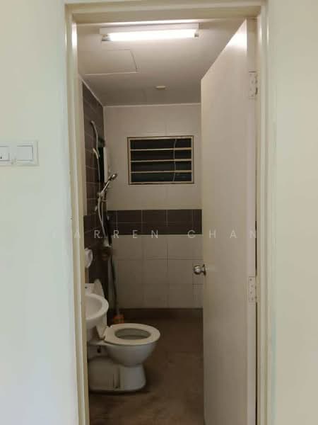 Pangsapuri untuk Disewa di Putra Suria Residence - Darren Chan - Bathroom - PropertyGuru.com.my