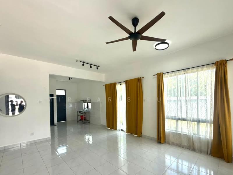 2-storey Terraced House for Rent in Taman Austin Duta (Tebrau) - Amir Faris Rusli - Living Room - PropertyGuru.com.my