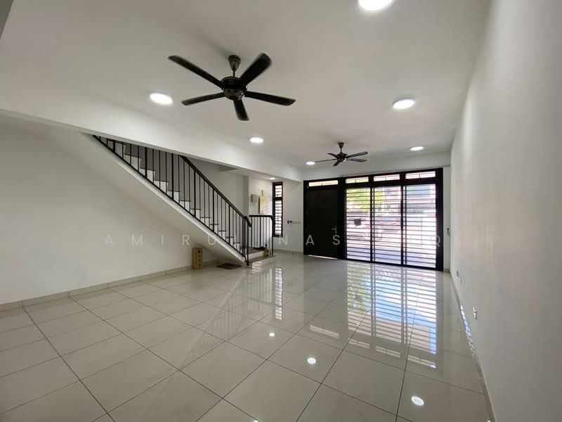 Rumah Teres 2 Tingkat untuk Dijual di Shah Alam (Selangor) - Amirul Nasyriq - Living Room - PropertyGuru.com.my