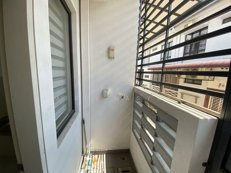 Rumah Teres 2 Tingkat untuk Dijual di Shah Alam (Selangor) - Amirul Nasyriq - Balcony - PropertyGuru.com.my