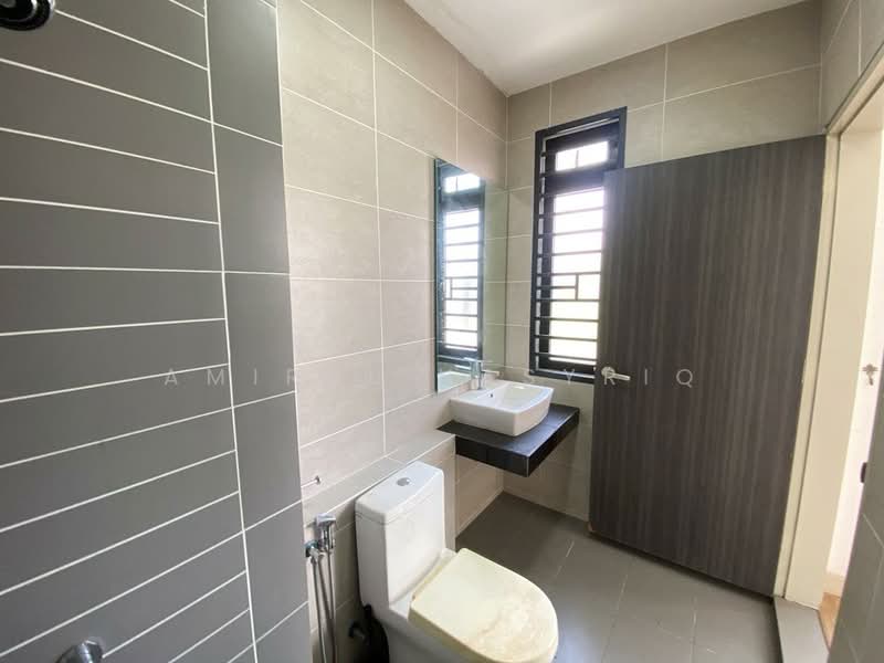 Rumah Teres 2 Tingkat untuk Dijual di Shah Alam (Selangor) - Amirul Nasyriq - Bathroom - PropertyGuru.com.my