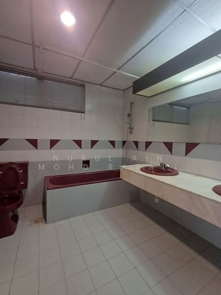 Condominium for Rent at Menara Pinang - Nurul Ain Mohd Razali - Bathroom - PropertyGuru.com.my