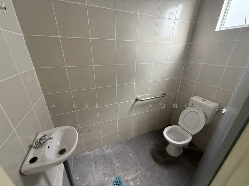 Detached Factory for Sale in Kawasan Perindustrian Pengkalan (Lahat) - Ainsley Thong - Bathroom - PropertyGuru.com.my
