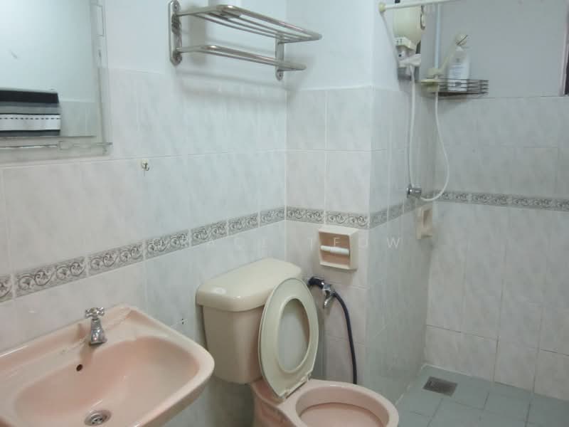 Condominium for Rent at Sunway Sutera Condominium - Grace Teow - Bathroom - PropertyGuru.com.my