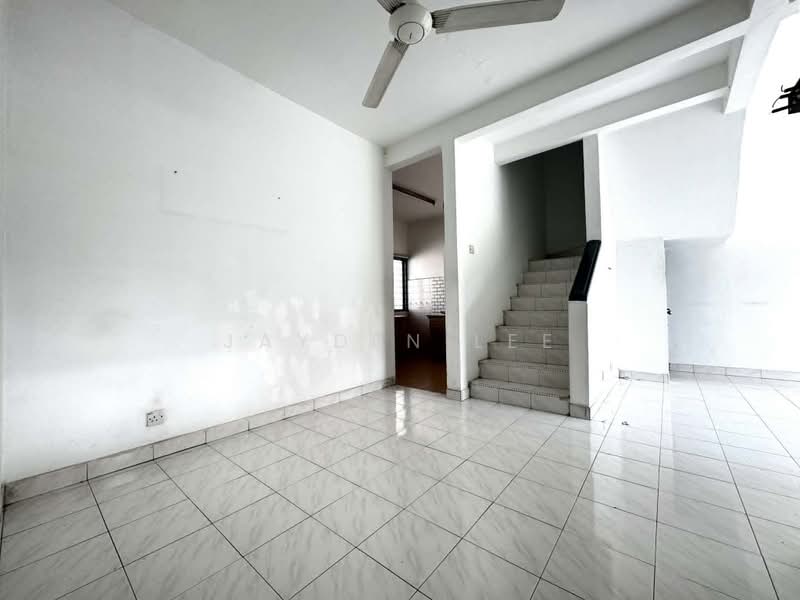 Rumah Teres untuk Dijual di Usj 12 (Subang Jaya) - Jayden Lee - Living Room - PropertyGuru.com.my