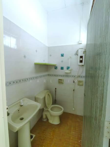 1-storey Terraced House for Sale in Taman Daya (Johor Bahru) - Karl Lim - Bathroom - PropertyGuru.com.my
