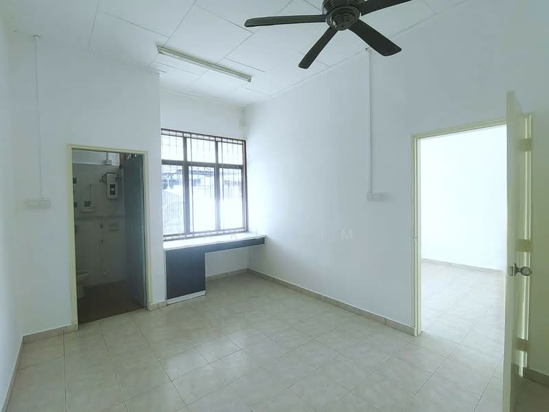 1-storey Terraced House for Sale in Taman Daya (Johor Bahru) - Karl Lim - Bathroom - PropertyGuru.com.my