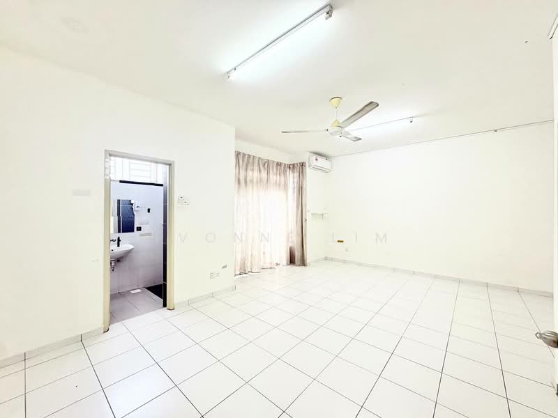 Rumah Teres 2 Tingkat untuk Dijual di Taman Desa Tebrau (Tebrau) - Yvonne Lim - Living Room - PropertyGuru.com.my