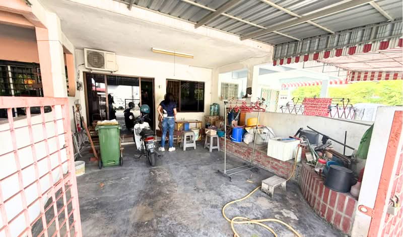 1.5-storey Terraced House for Sale in Pekan Razaki (Ipoh) - Ainsley Thong - Exterior - PropertyGuru.com.my