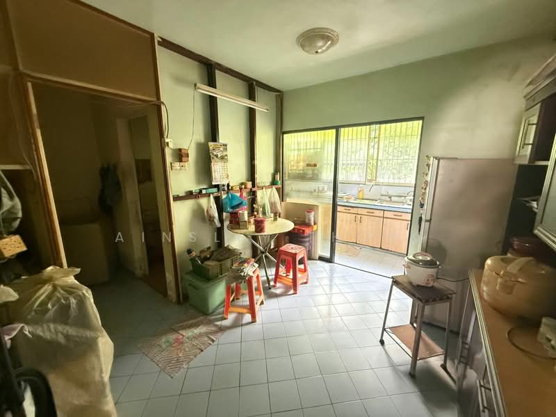 1.5-storey Terraced House for Sale in Pekan Razaki (Ipoh) - Ainsley Thong - Kitchen - PropertyGuru.com.my