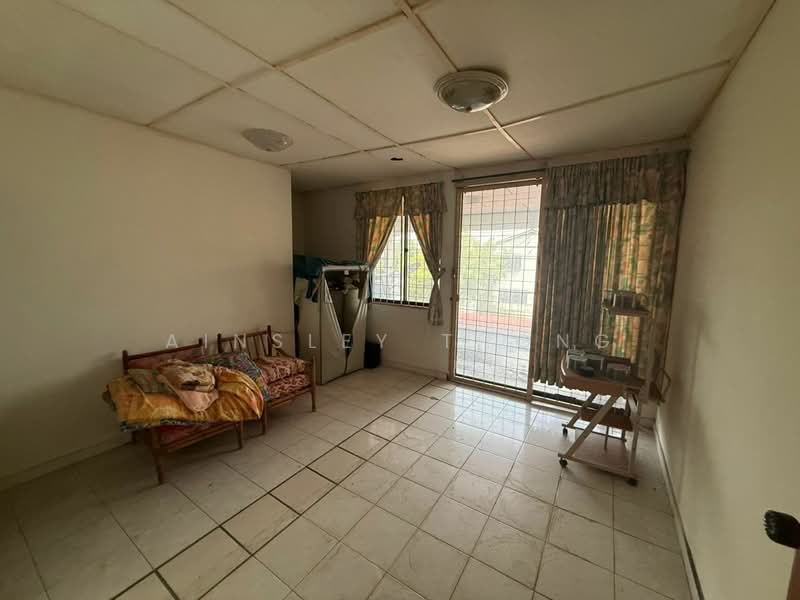 1.5-storey Terraced House for Sale in Pekan Razaki (Ipoh) - Ainsley Thong - Living Room - PropertyGuru.com.my