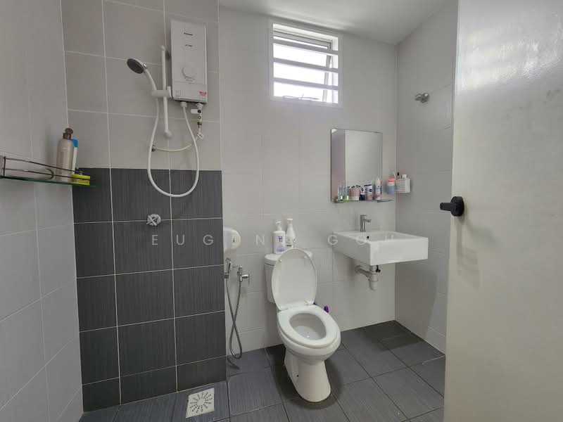 Terraced House for Rent in Taman Semenyih Mewah (Semenyih) - Eugene Goh - Shared Bathroom for 2nd & 3rd Room - PropertyGuru.com.my