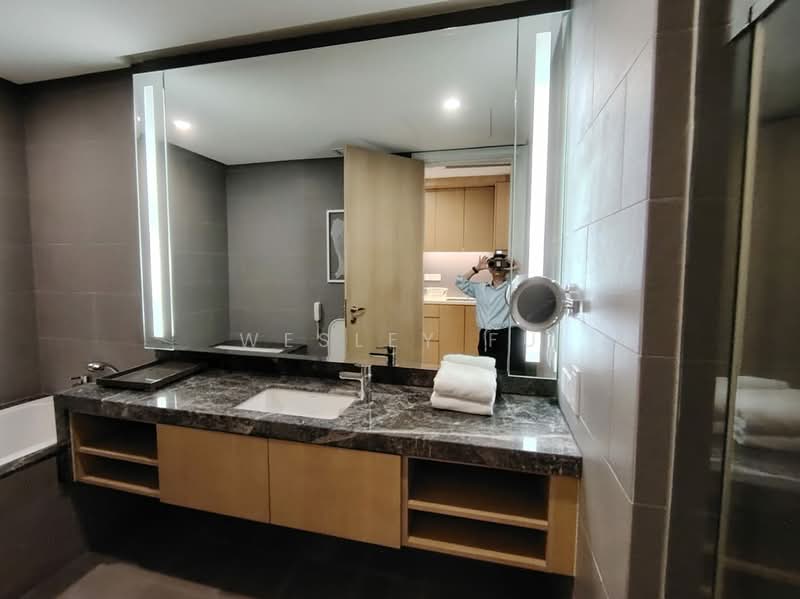 Servis Apartment untuk Disewa di Fraser Residence (188 Suites) - Wesley Fu - Bathroom - PropertyGuru.com.my