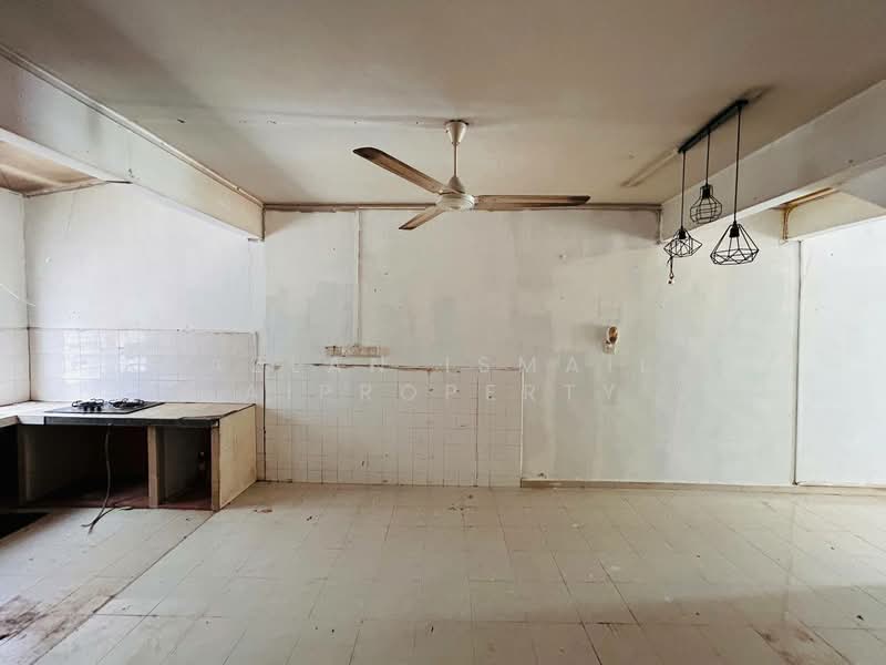 Rumah Teres 2 Tingkat untuk Dijual di Taman Perling (Perling) - Azlan Ismail aiproperty - Kitchen - PropertyGuru.com.my