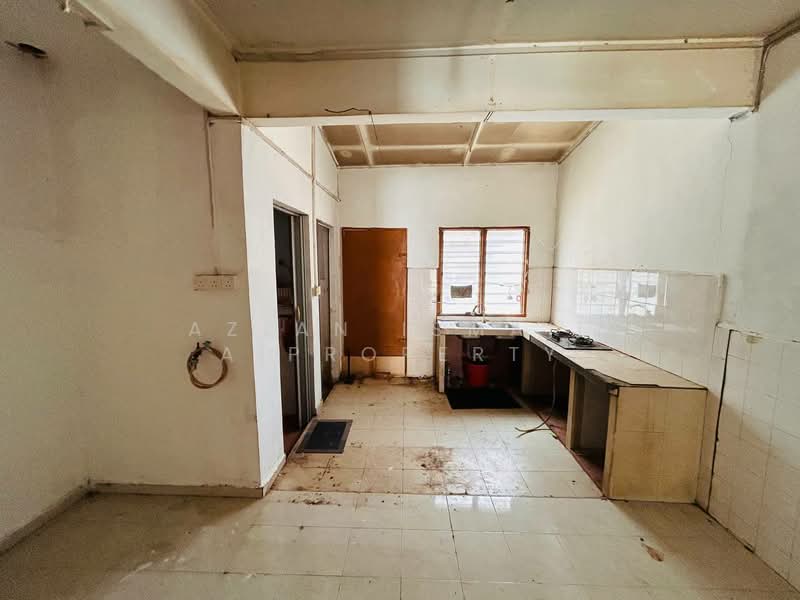 Rumah Teres 2 Tingkat untuk Dijual di Taman Perling (Perling) - Azlan Ismail aiproperty - Kitchen - PropertyGuru.com.my
