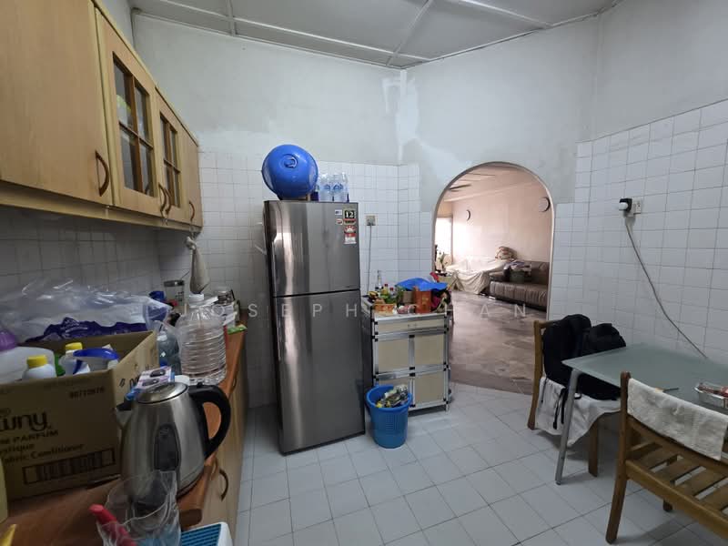 1-storey Terraced House for Sale in Seksyen 28 (Shah Alam) - Joseph Chan - Kitchen - PropertyGuru.com.my