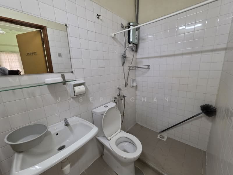 1-storey Terraced House for Sale in Seksyen 28 (Shah Alam) - Joseph Chan - Bathroom - PropertyGuru.com.my