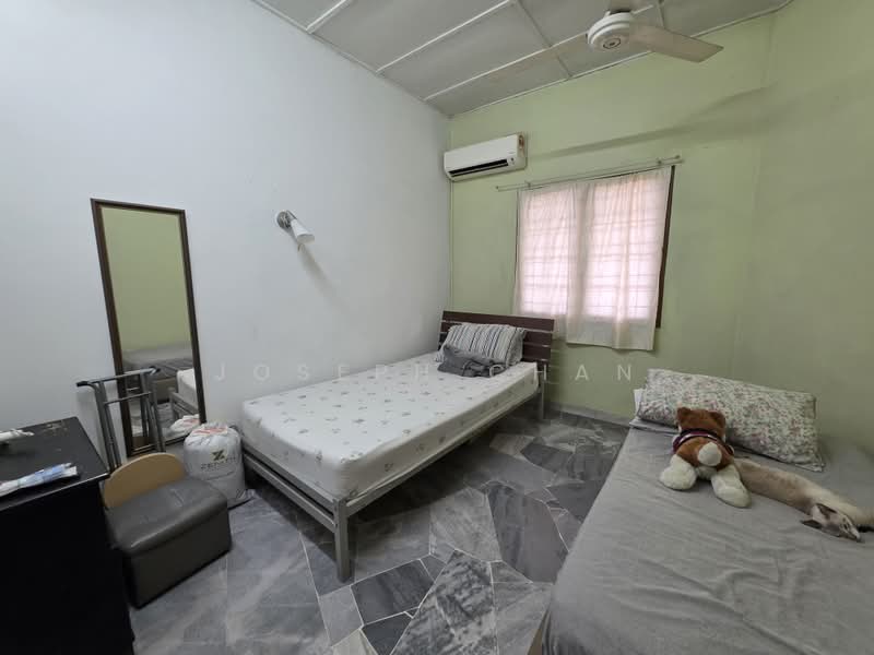 1-storey Terraced House for Sale in Seksyen 28 (Shah Alam) - Joseph Chan - Bedroom - PropertyGuru.com.my