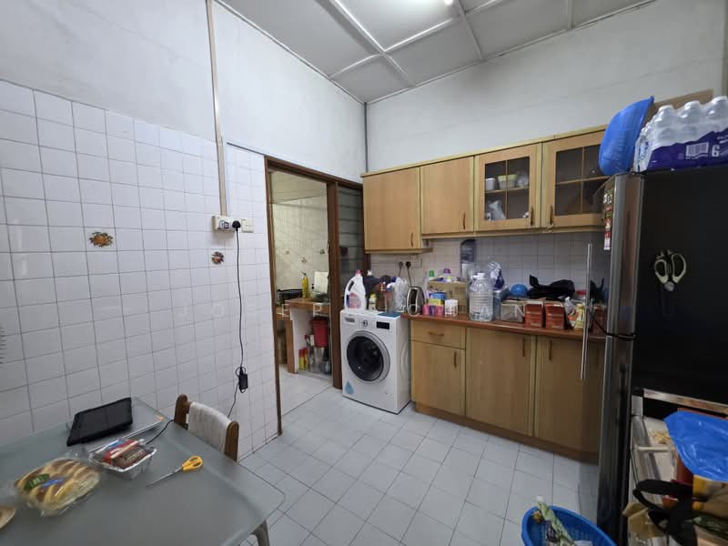 1-storey Terraced House for Sale in Seksyen 28 (Shah Alam) - Joseph Chan - Kitchen - PropertyGuru.com.my