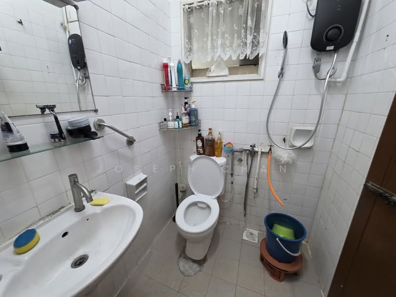 1-storey Terraced House for Sale in Seksyen 28 (Shah Alam) - Joseph Chan - Bathroom - PropertyGuru.com.my