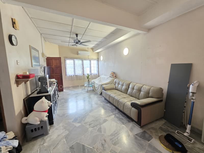 1-storey Terraced House for Sale in Seksyen 28 (Shah Alam) - Joseph Chan - Living Room - PropertyGuru.com.my