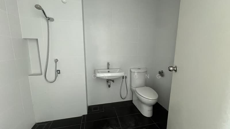 Rumah Teres untuk Dijual di Bandar Cassia (Batu Kawan) - Dixon Yong - Bathroom - PropertyGuru.com.my