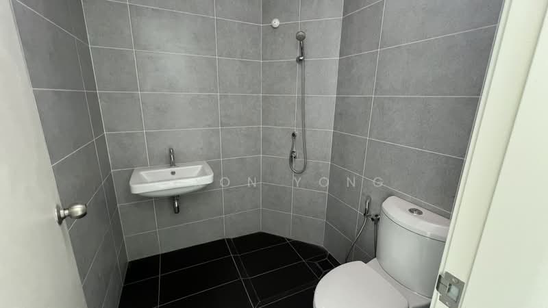 Rumah Teres untuk Dijual di Bandar Cassia (Batu Kawan) - Dixon Yong - Bathroom - PropertyGuru.com.my