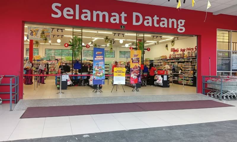 Shop for Sale in Kuala Lipis (Pahang) - Kelly Ang - Entrance - PropertyGuru.com.my