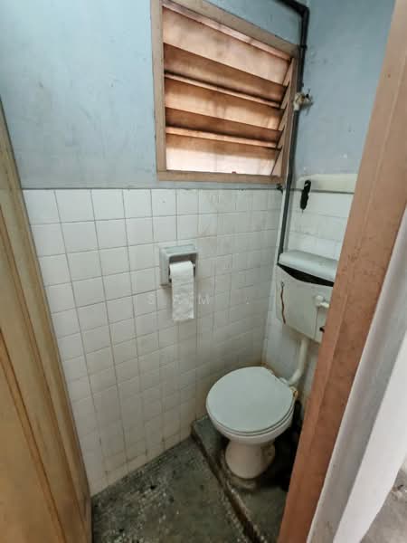 Rumah Teres 2 Tingkat untuk Dijual di Taman Kledang Sentosa (Menglembu) - Sam . - Bathroom - PropertyGuru.com.my