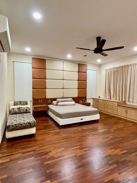 Rumah Berkembar untuk Dijual di Kemuning Utama Permai (Shah Alam) - Shawn Tan - Master Bedroom - PropertyGuru.com.my