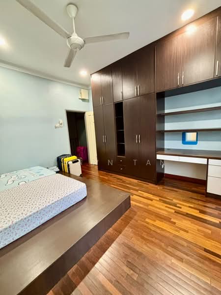 Rumah Berkembar untuk Dijual di Kemuning Utama Permai (Shah Alam) - Shawn Tan - Bedroom - PropertyGuru.com.my