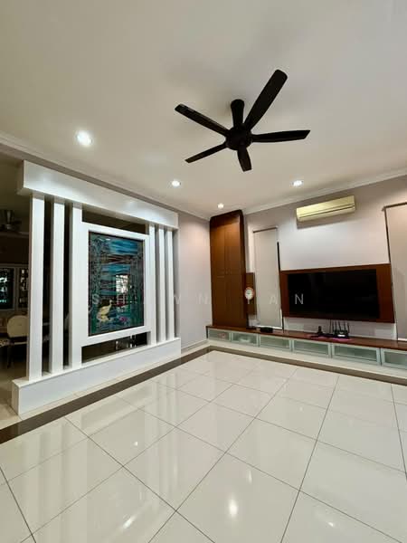 Rumah Berkembar untuk Dijual di Kemuning Utama Permai (Shah Alam) - Shawn Tan - Living Room - PropertyGuru.com.my