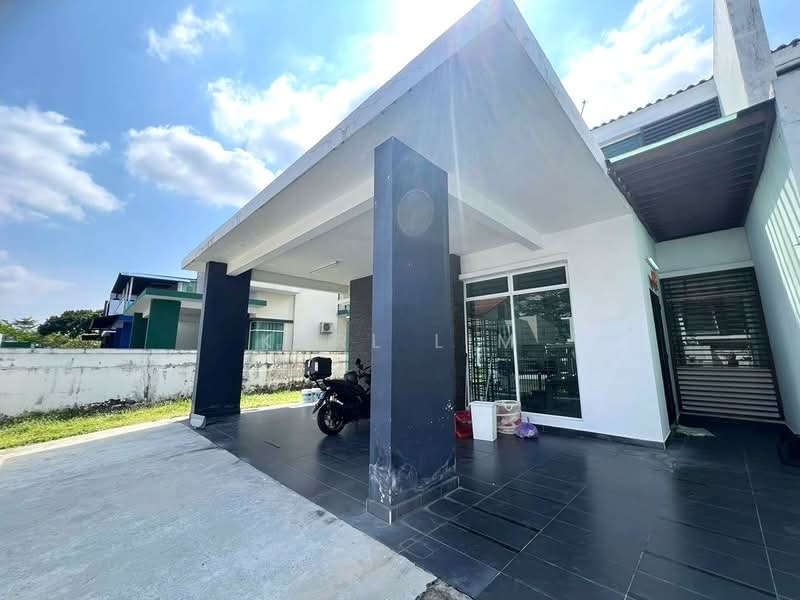 Rumah Berkembar untuk Dijual di Bandar Dato Onn (Tebrau) - Karl Lim - Exterior - PropertyGuru.com.my