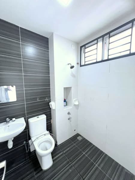 Rumah Berkembar untuk Dijual di Bandar Dato Onn (Tebrau) - Karl Lim - Bathroom - PropertyGuru.com.my