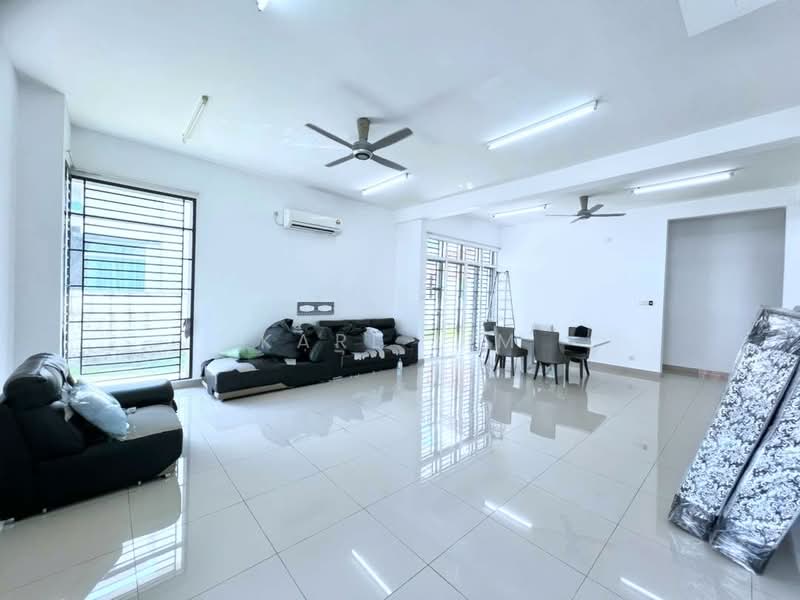 Rumah Berkembar untuk Dijual di Bandar Dato Onn (Tebrau) - Karl Lim - Living Room - PropertyGuru.com.my