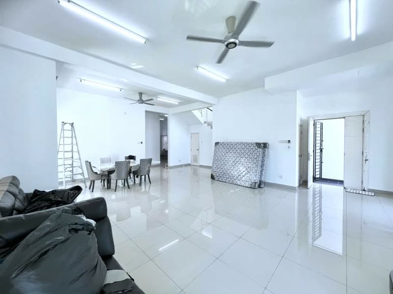 Rumah Berkembar untuk Dijual di Bandar Dato Onn (Tebrau) - Karl Lim - Living Room - PropertyGuru.com.my