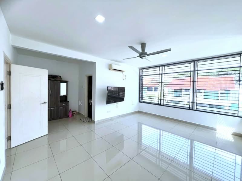 Rumah Berkembar untuk Dijual di Bandar Dato Onn (Tebrau) - Karl Lim - Living Room - PropertyGuru.com.my