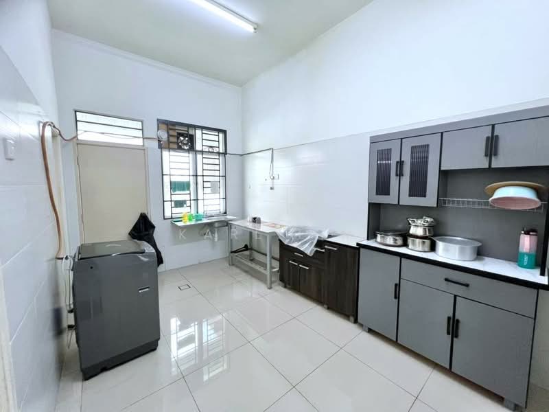 Rumah Berkembar untuk Dijual di Bandar Dato Onn (Tebrau) - Karl Lim - Kitchen - PropertyGuru.com.my