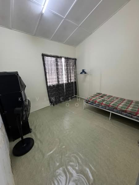 Rumah Teres 1 Tingkat untuk Disewa di Kelana Jaya (Petaling Jaya) - Kavineshwaran Ooi - Bedroom - PropertyGuru.com.my